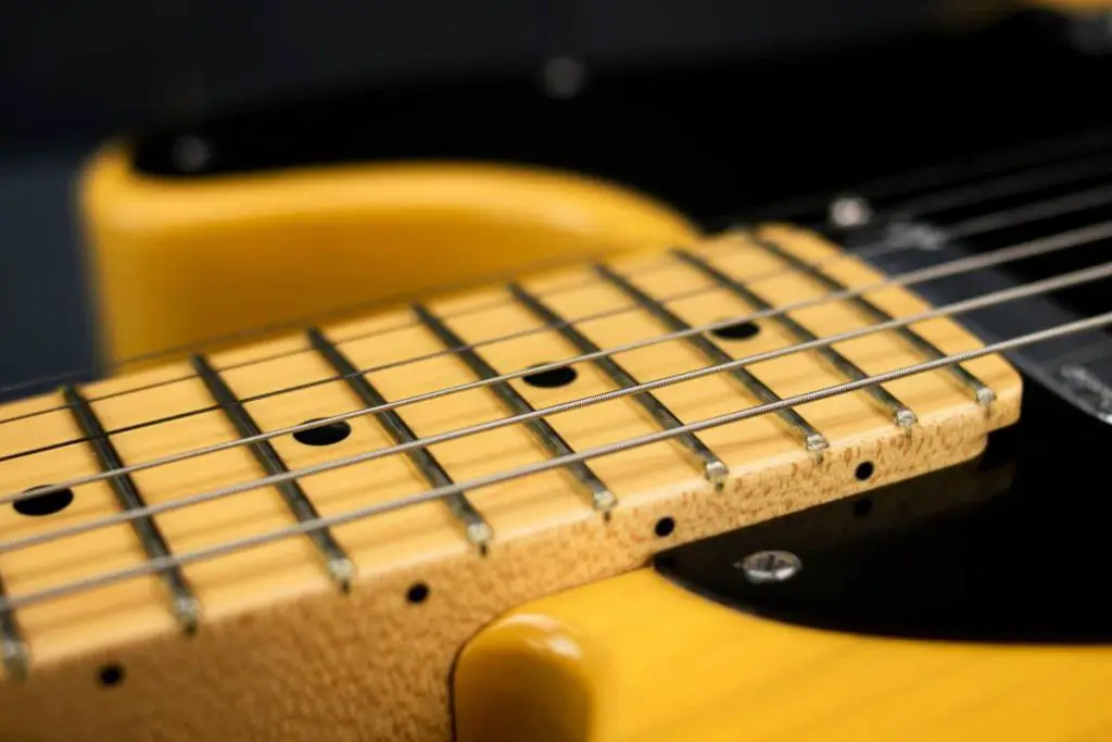 5 Obvious Signs Your Guitar Neck Is Warped Or Bowed