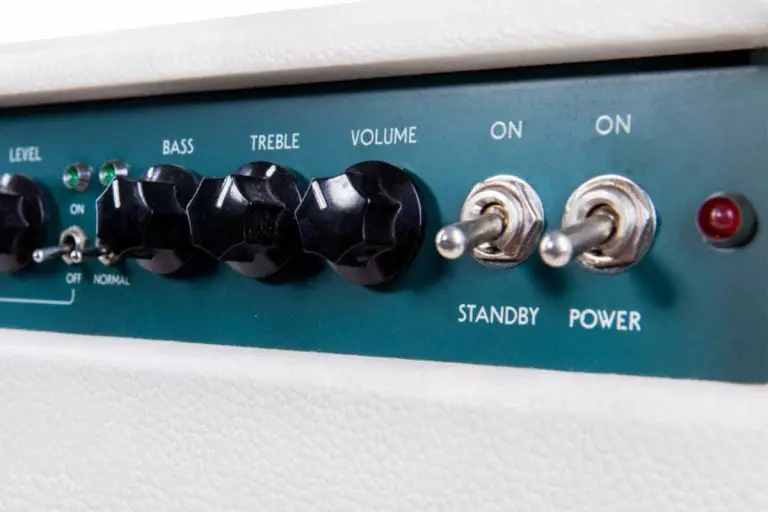 Acoustic Electric Guitar Not Working With Amp? 4 Fixes