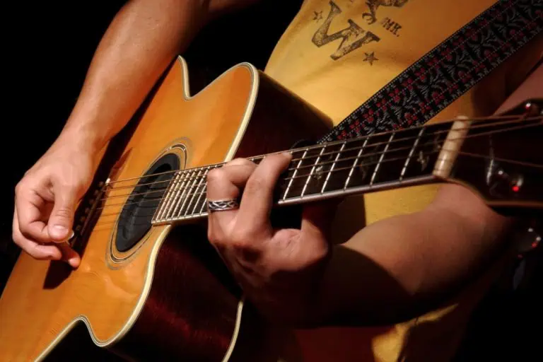 Best Guitar Exercises (Acoustic, Electric) 2 Guitar exercises for acoustic guitar, fretting hand on the fretboard