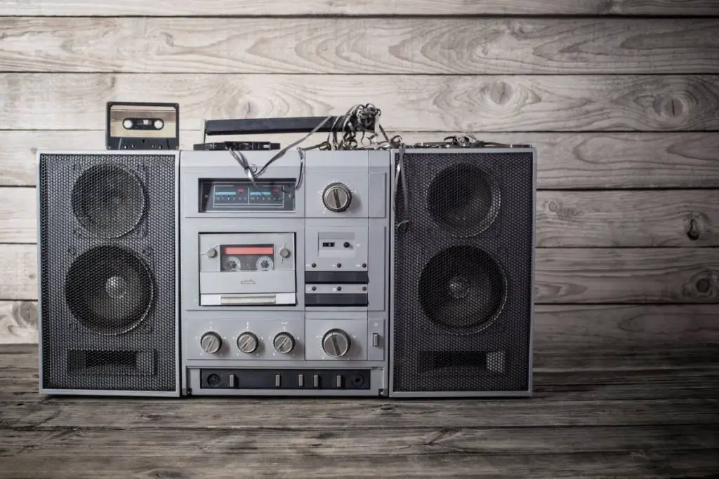 record guitar with a cassette recorder