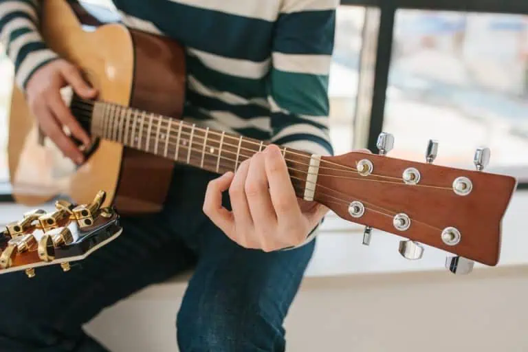 6 Signs That Your Guitar Strings Need Replacing