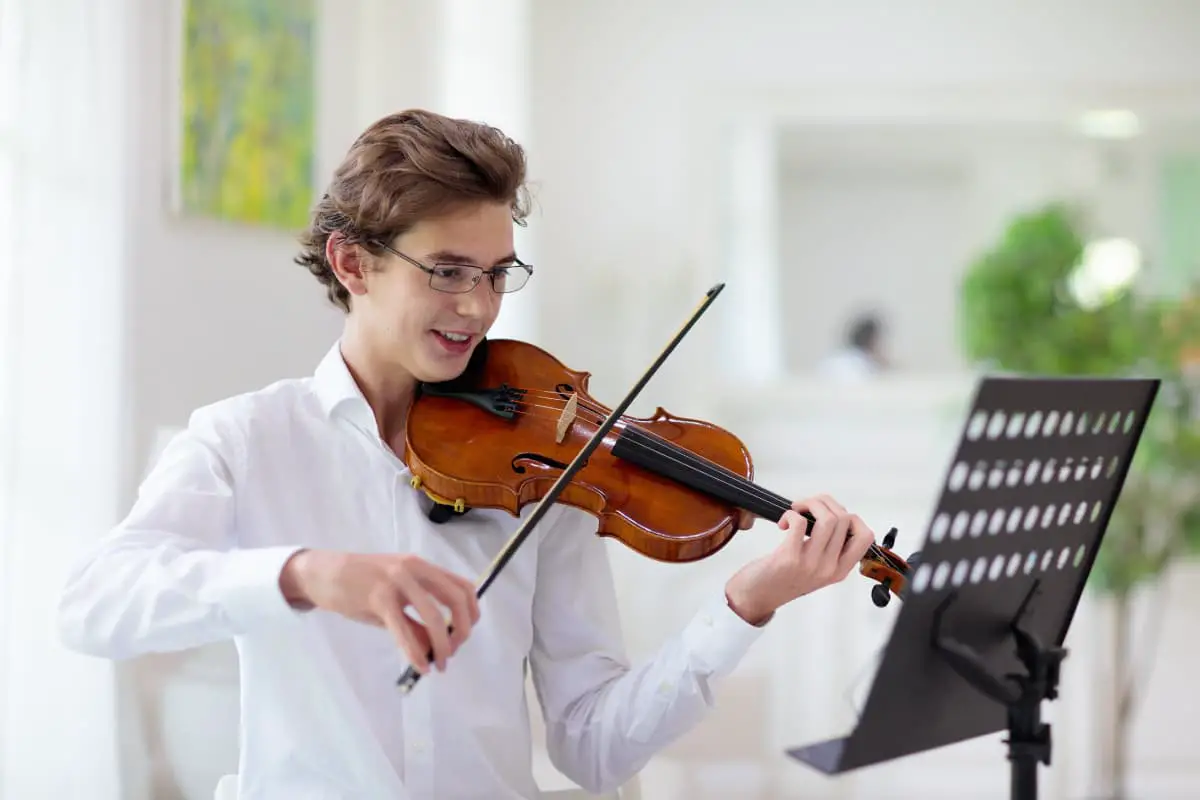 5 Major Differences Between a Guitar and a Violin