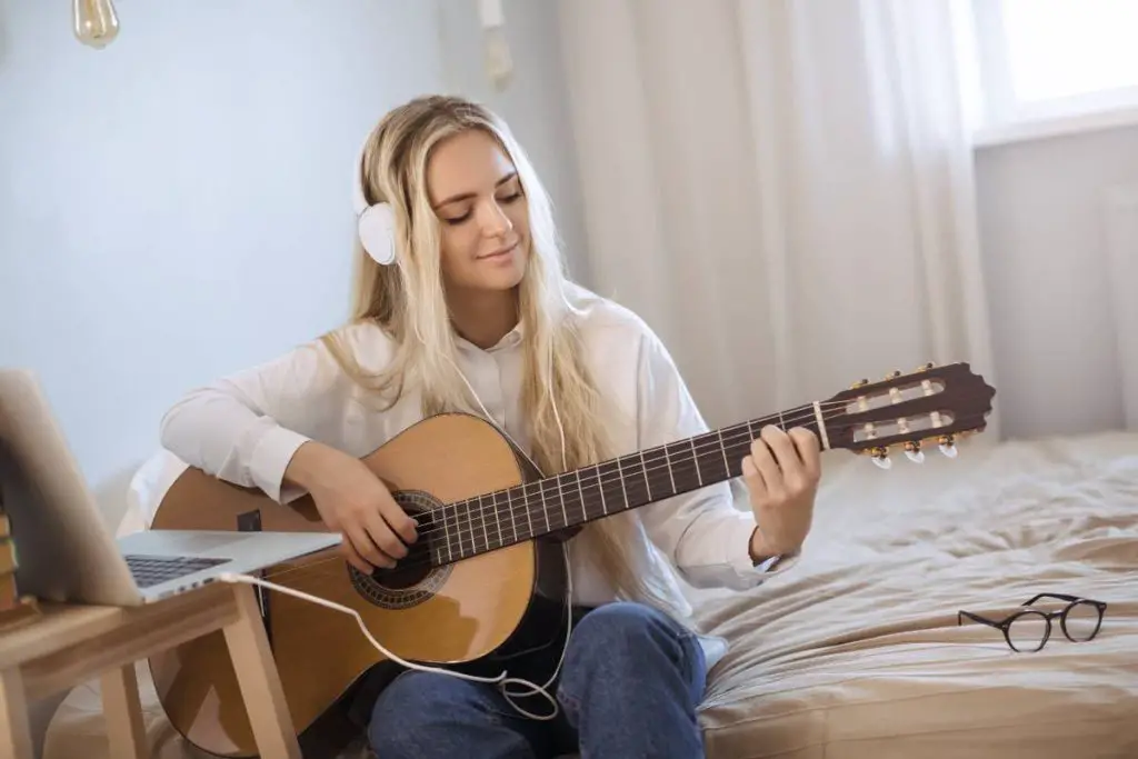 tips for keeping a guitar in a dorm room