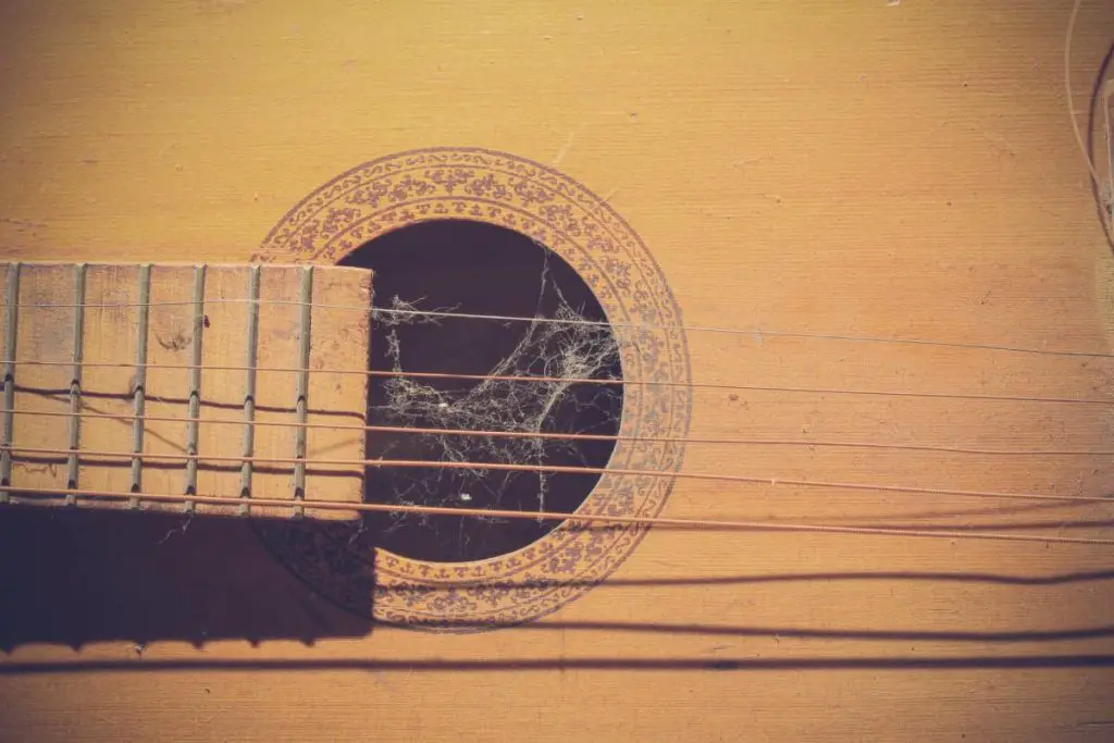 ways to keep a guitar from getting dusty