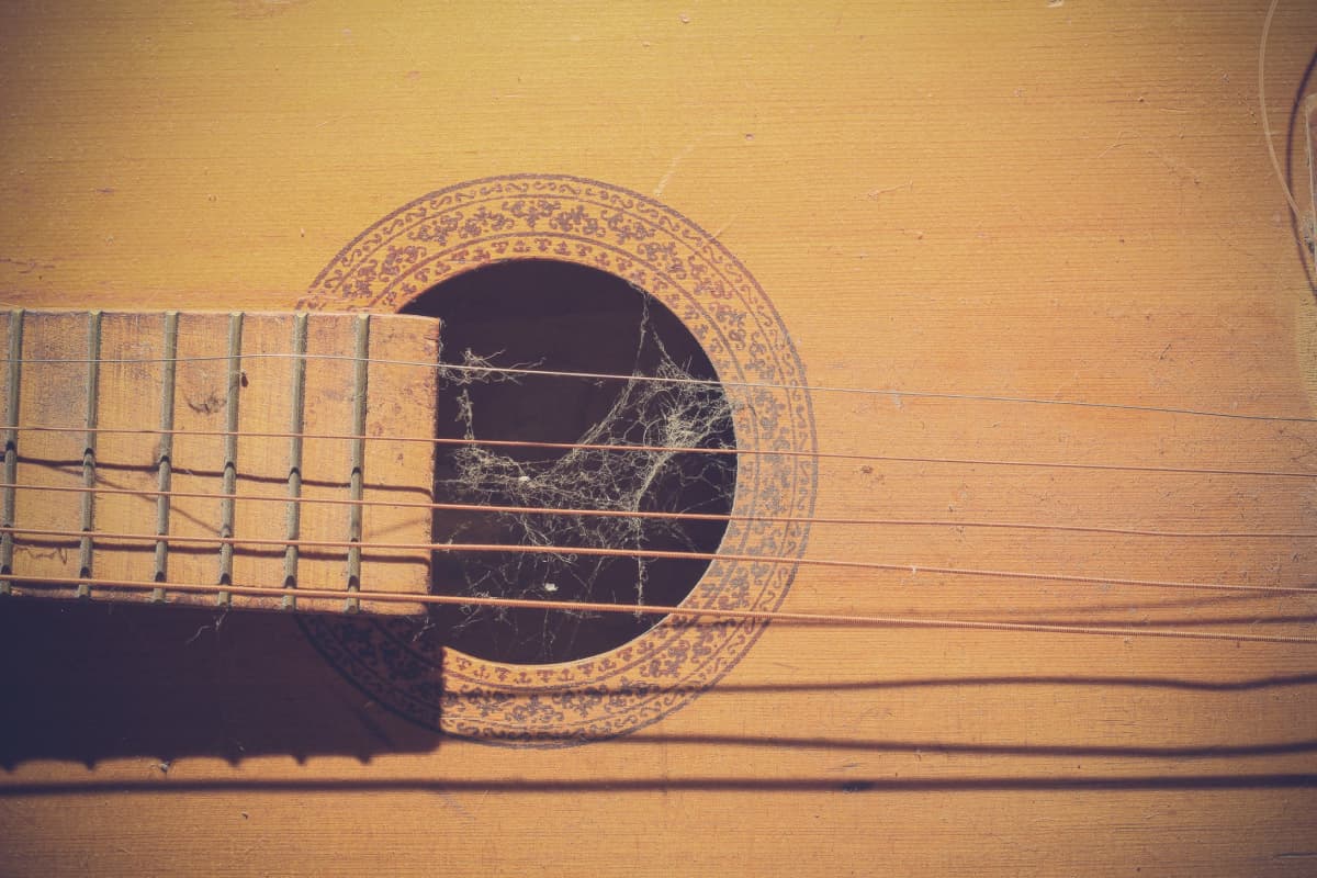 ways to keep a guitar from getting dusty
