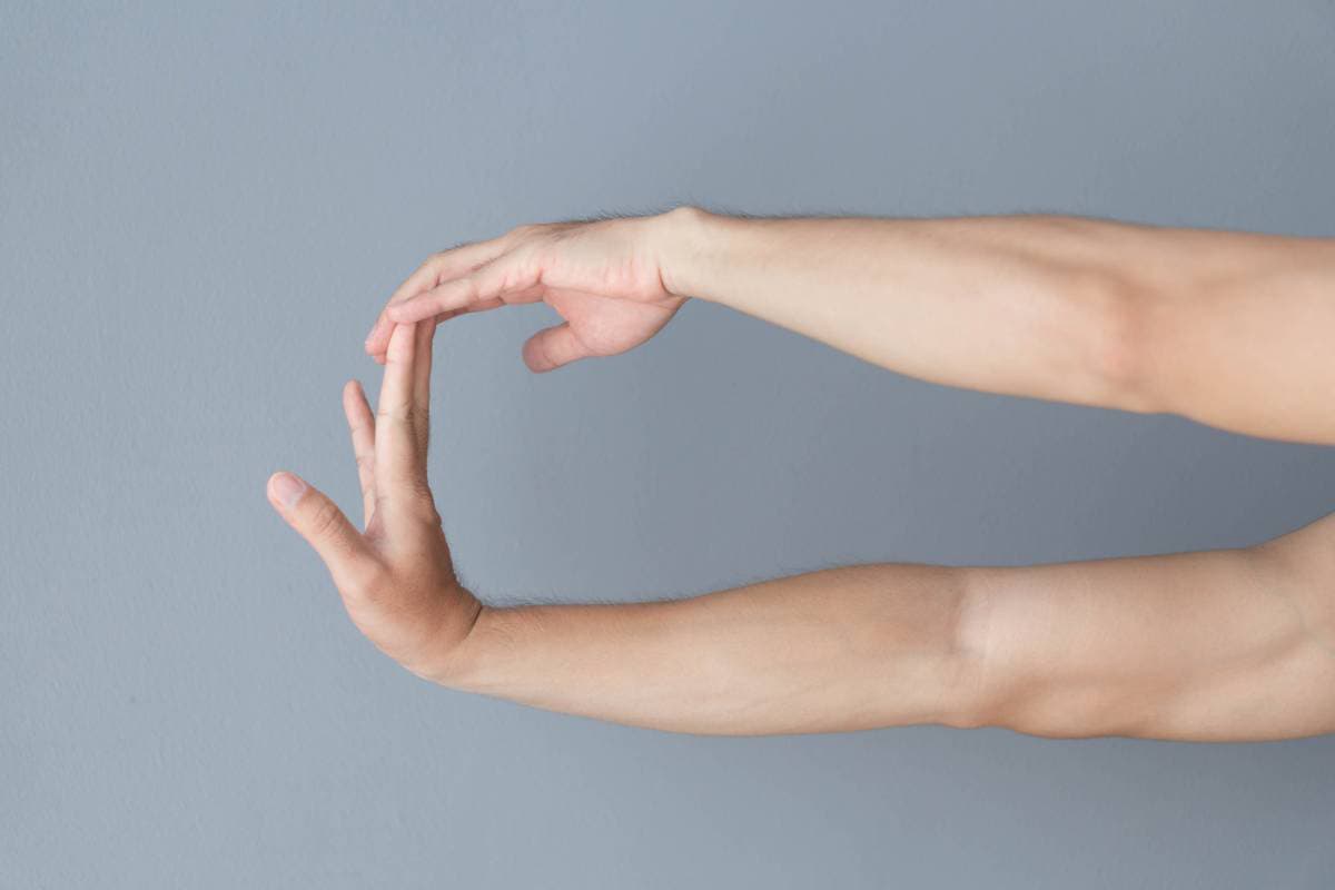 11 finger stretching exercises to do without a guitar