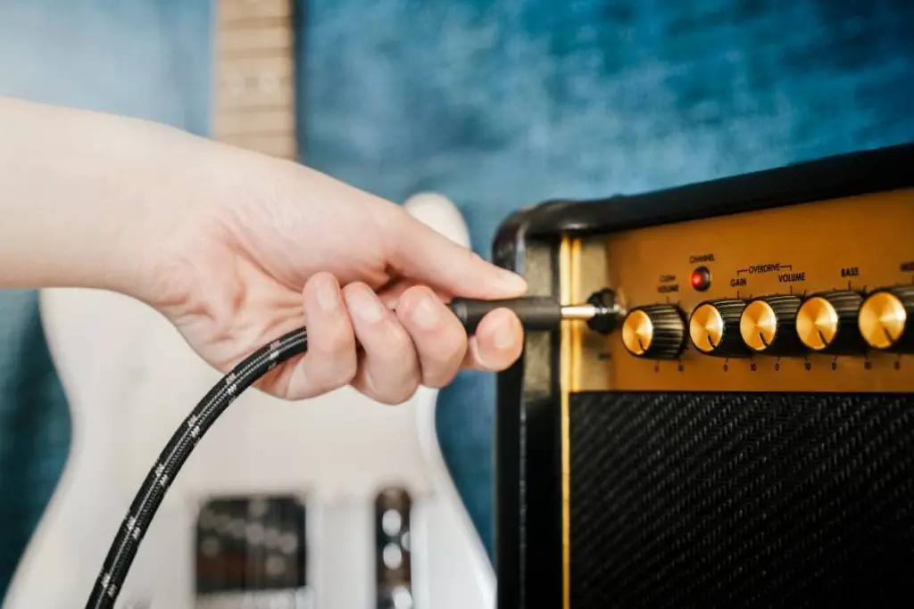 grounding issues are causing your amp to buzz