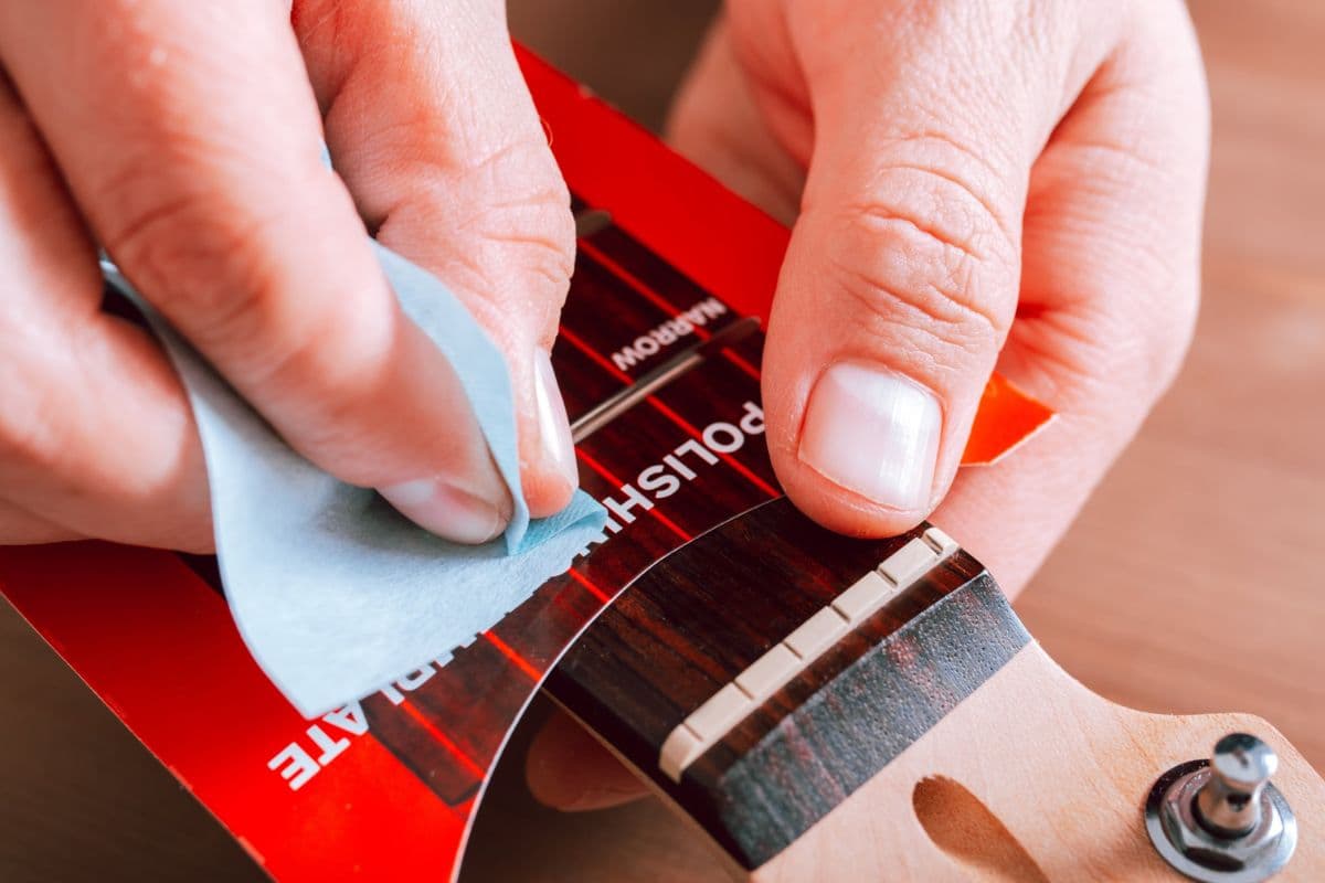 How To Clean Dust Off an Electric Guitar (8 Easy Steps)