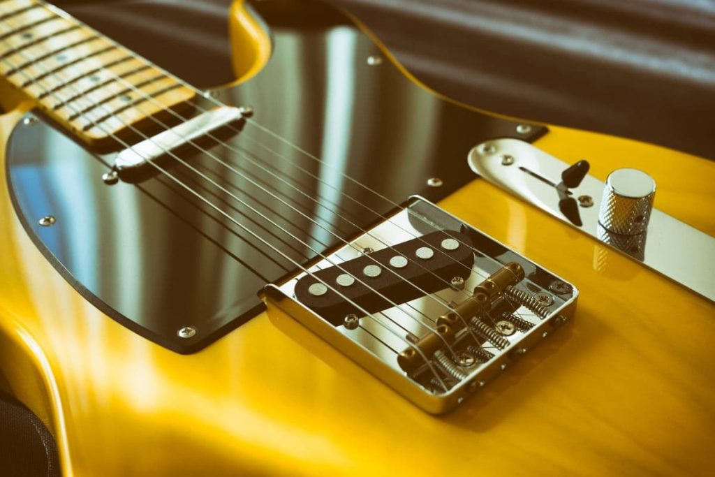 the simplicity of a one pickup guitar is beautiful