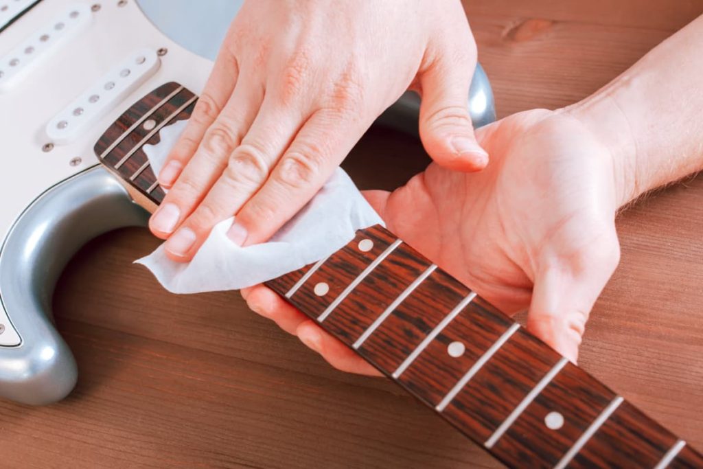 tips to clean your guitar
