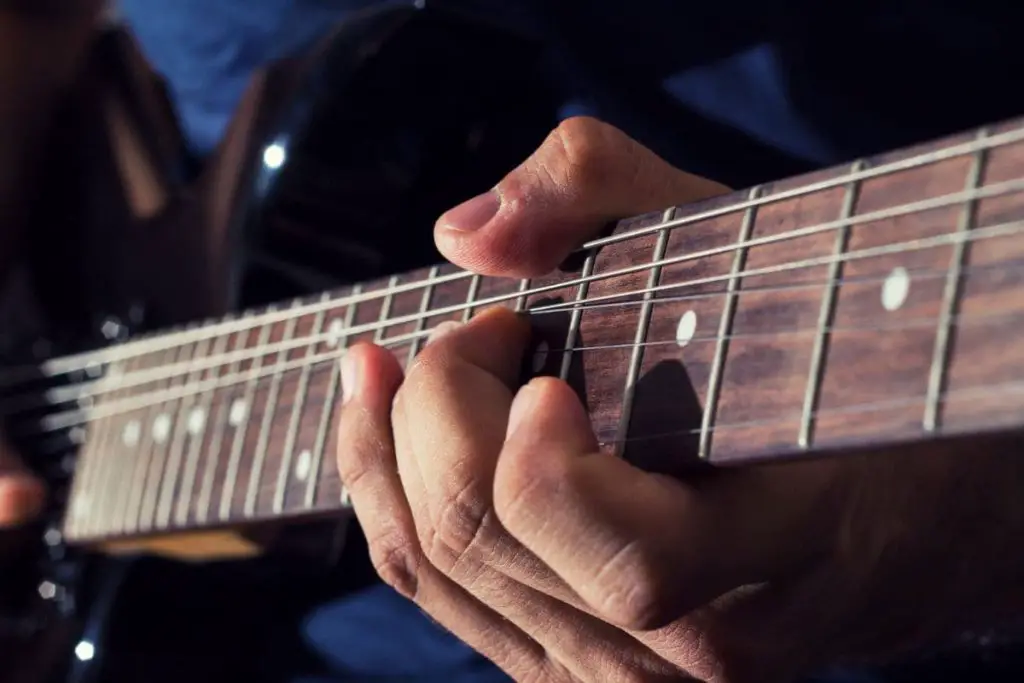 bend guitar strings without hurting your fingers