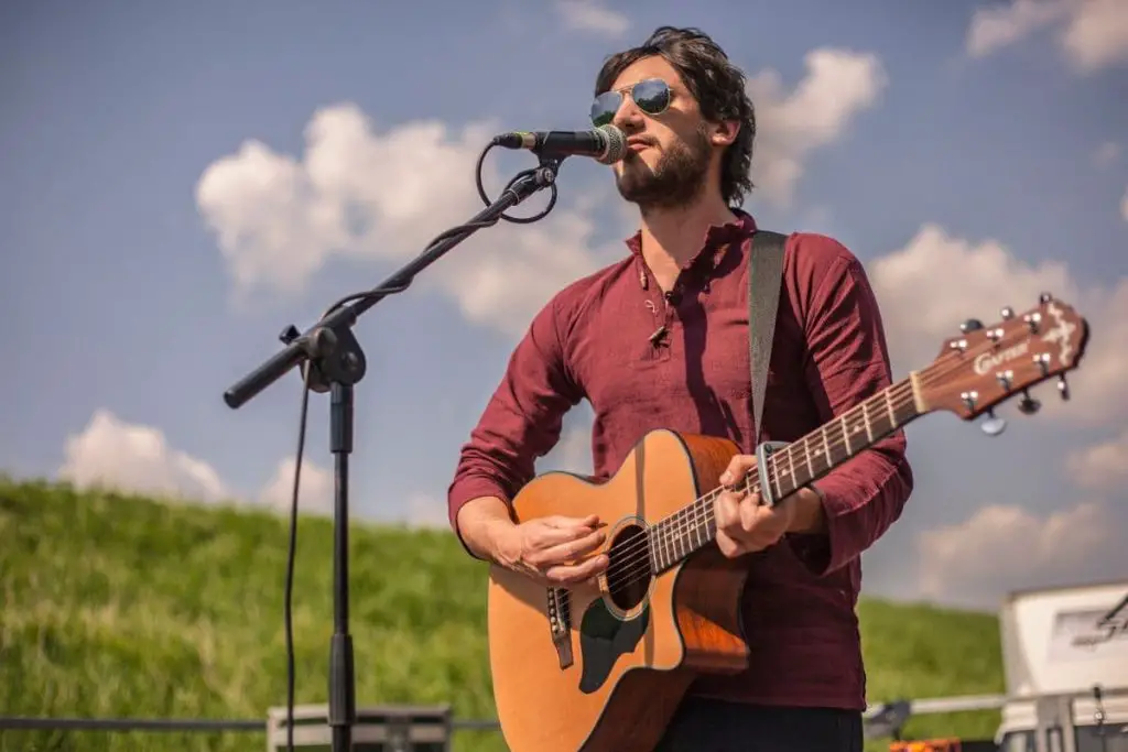 how-to-attach-a-guitar-strap-no-buttons-acoustic-electric