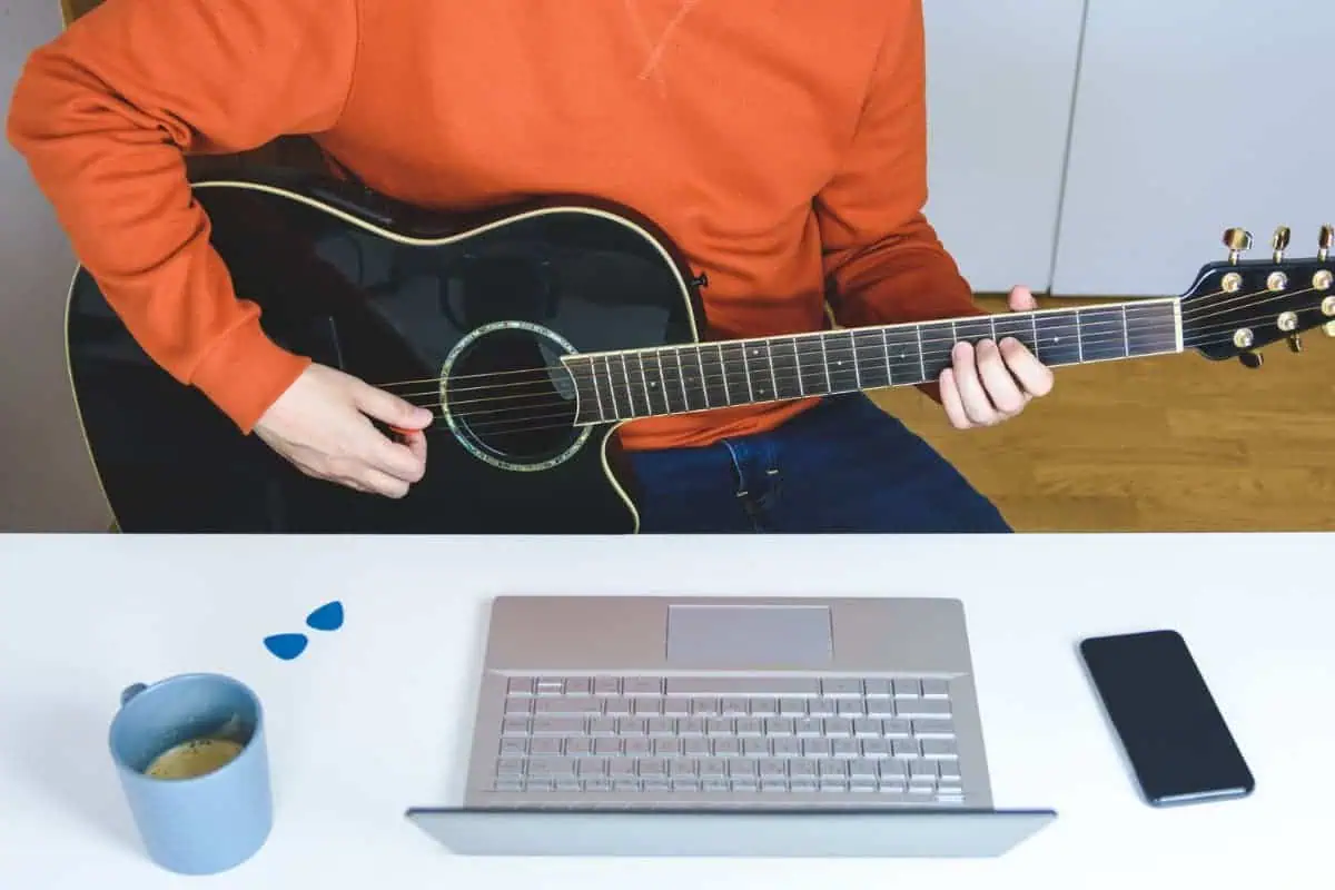 Major scale guitar practice: guitarist working through scale patterns