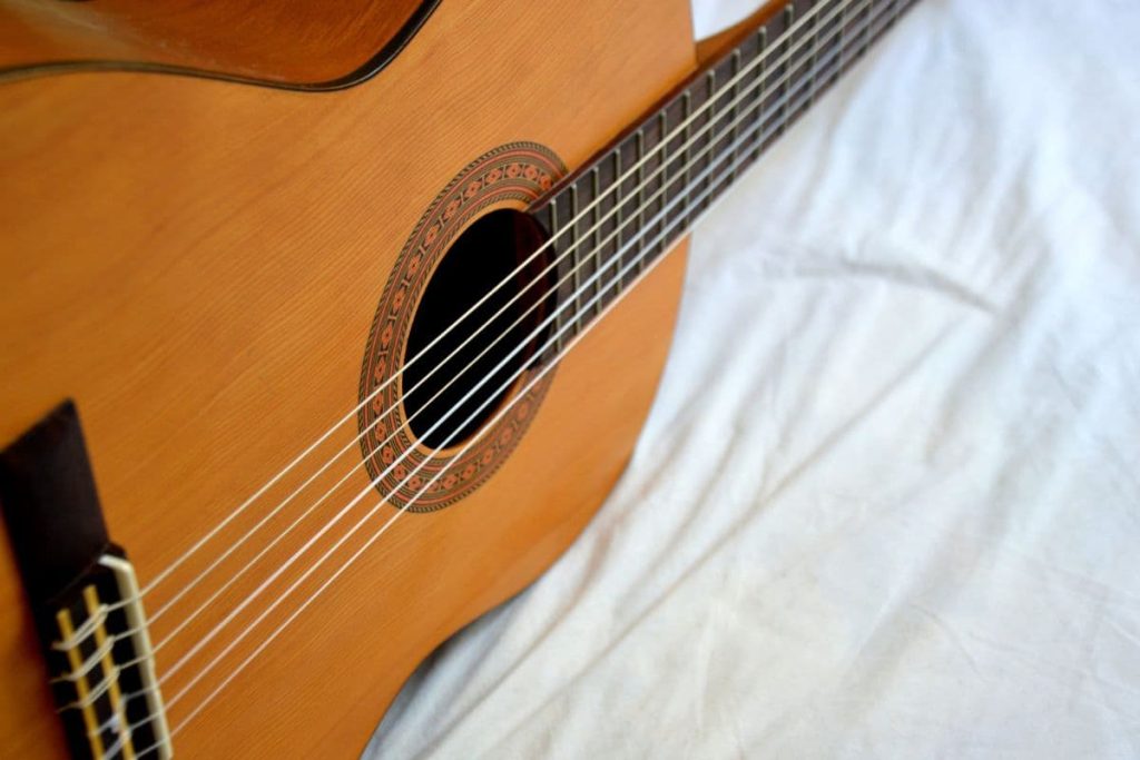 nylon guitar strings stop stretching