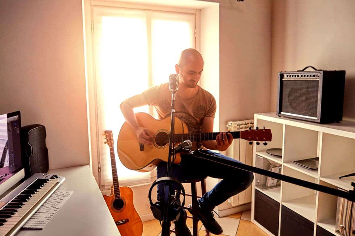 How to Record Vocals at Home (Mic Placement, Room & Settings) 4 How to record vocals at home by singing into a microphone with speakers nearby