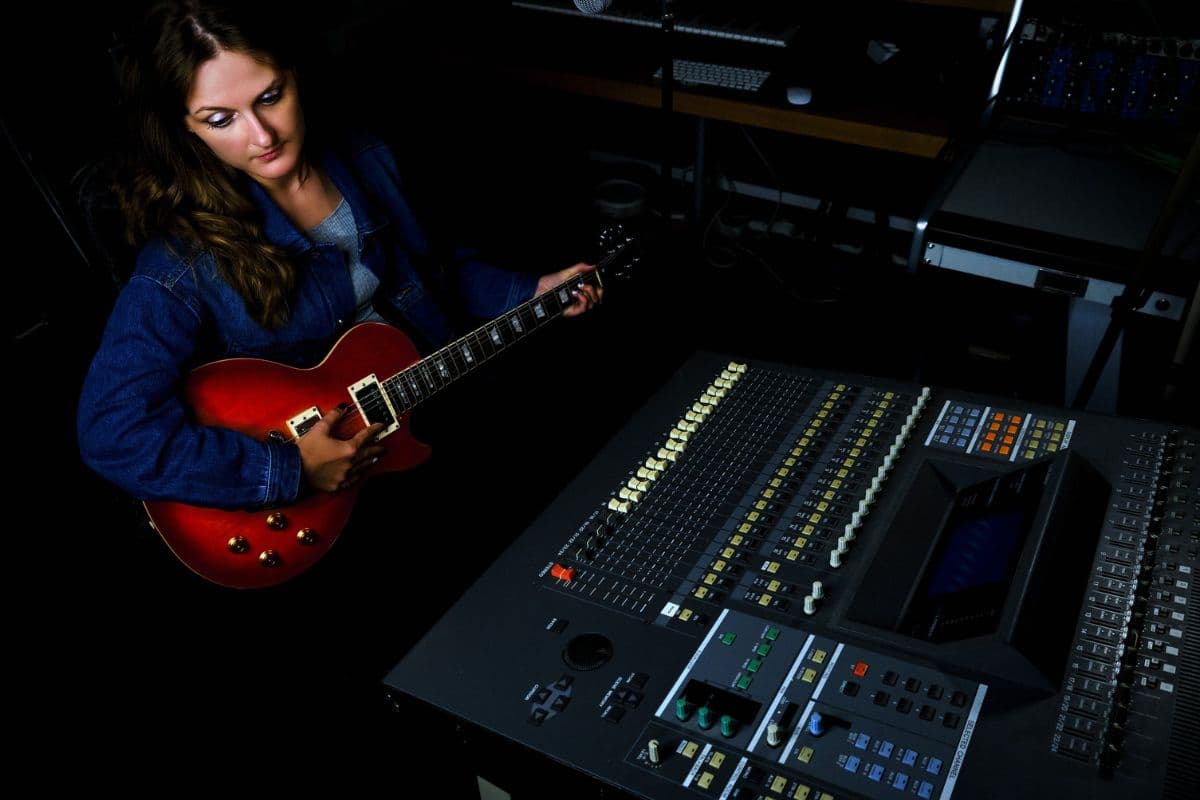 What To Do When Your Electric Guitar Sounds Muffled