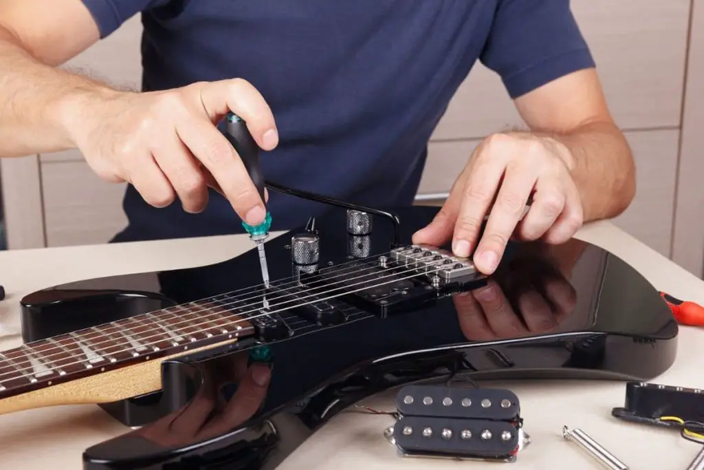 testing your pickup using a screwdriver