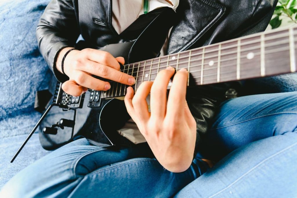 the pros of learning and playing electric guitar