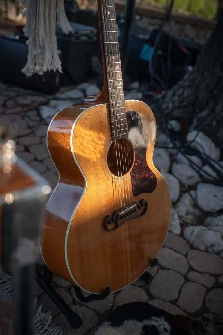 How to choose an acoustic guitar - acoustic guitar in sunlight