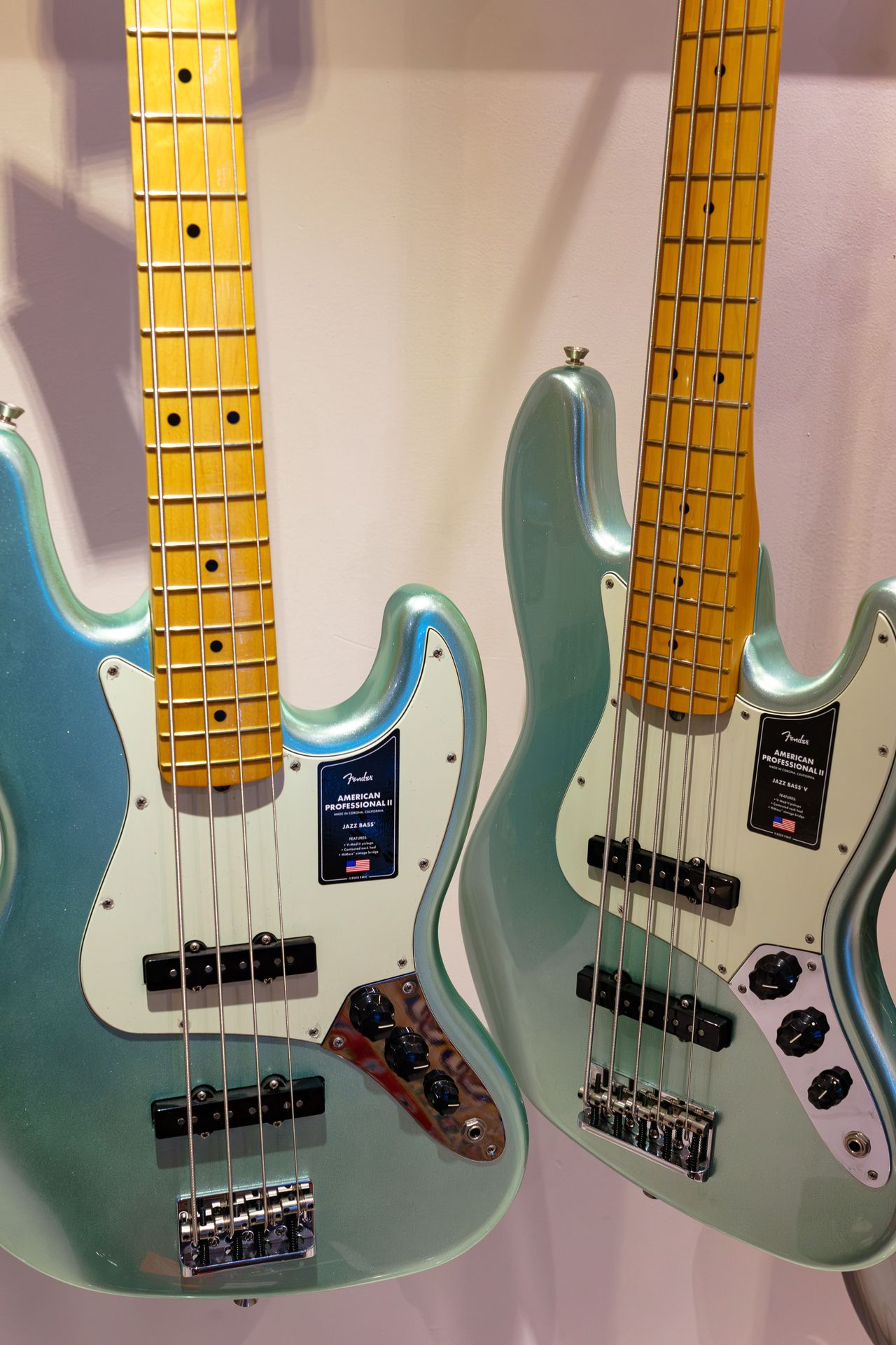 Worship Bass Guitar 2026: Simple Lines That Serve the Song 4 Choosing a bass guitar and pedalboard for a church worship band