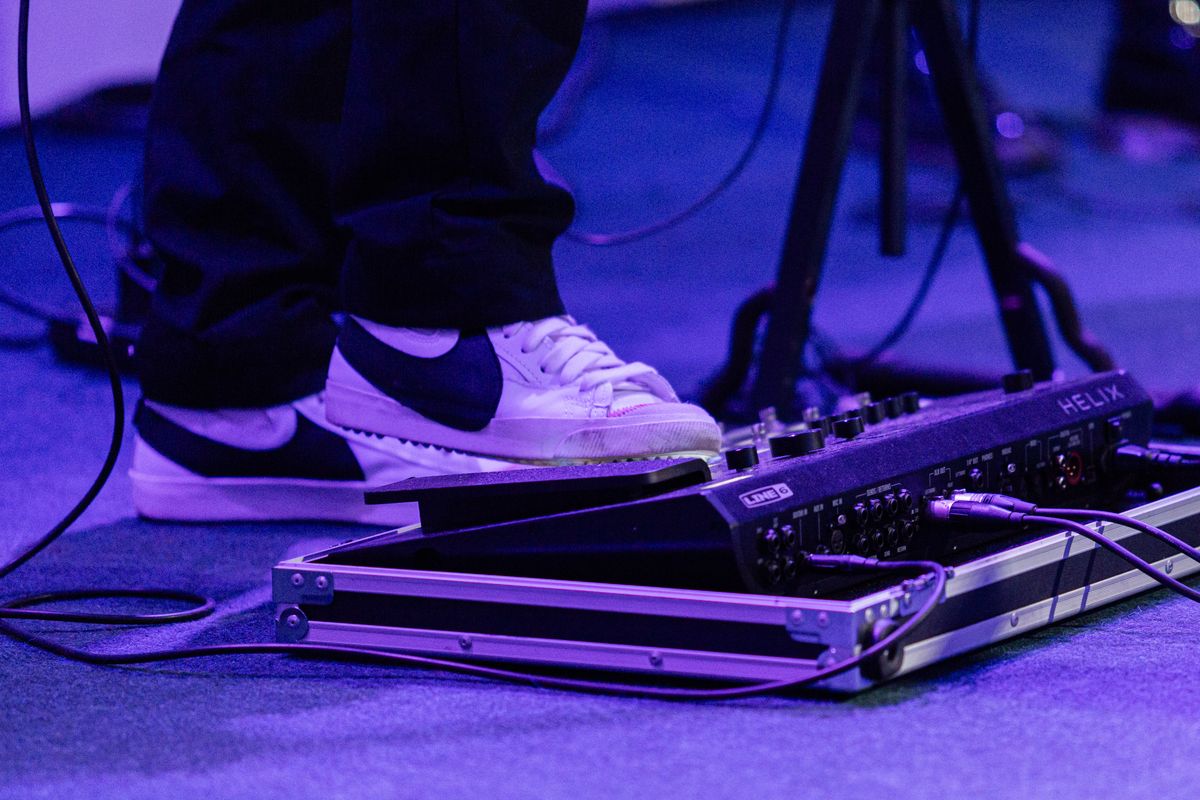Live stage pedal setup for ambient guitar effects, delay and reverb in worship