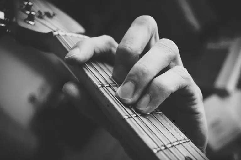 Circle of Fifths for Guitar Explained (With Chart)