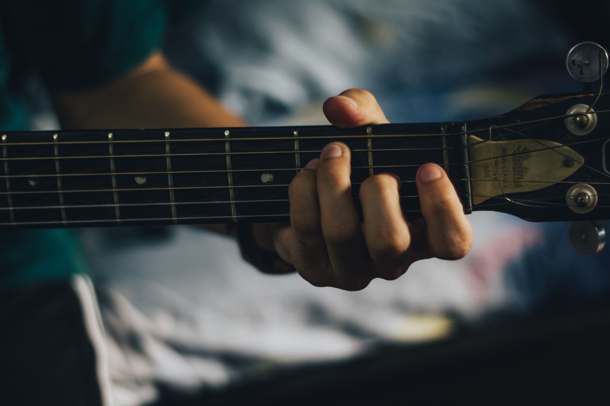 Worship Guitar Chords 2026: The 10 Shapes Used in Most Worship Songs 4 Playing worship chord shapes in different keys with a capo